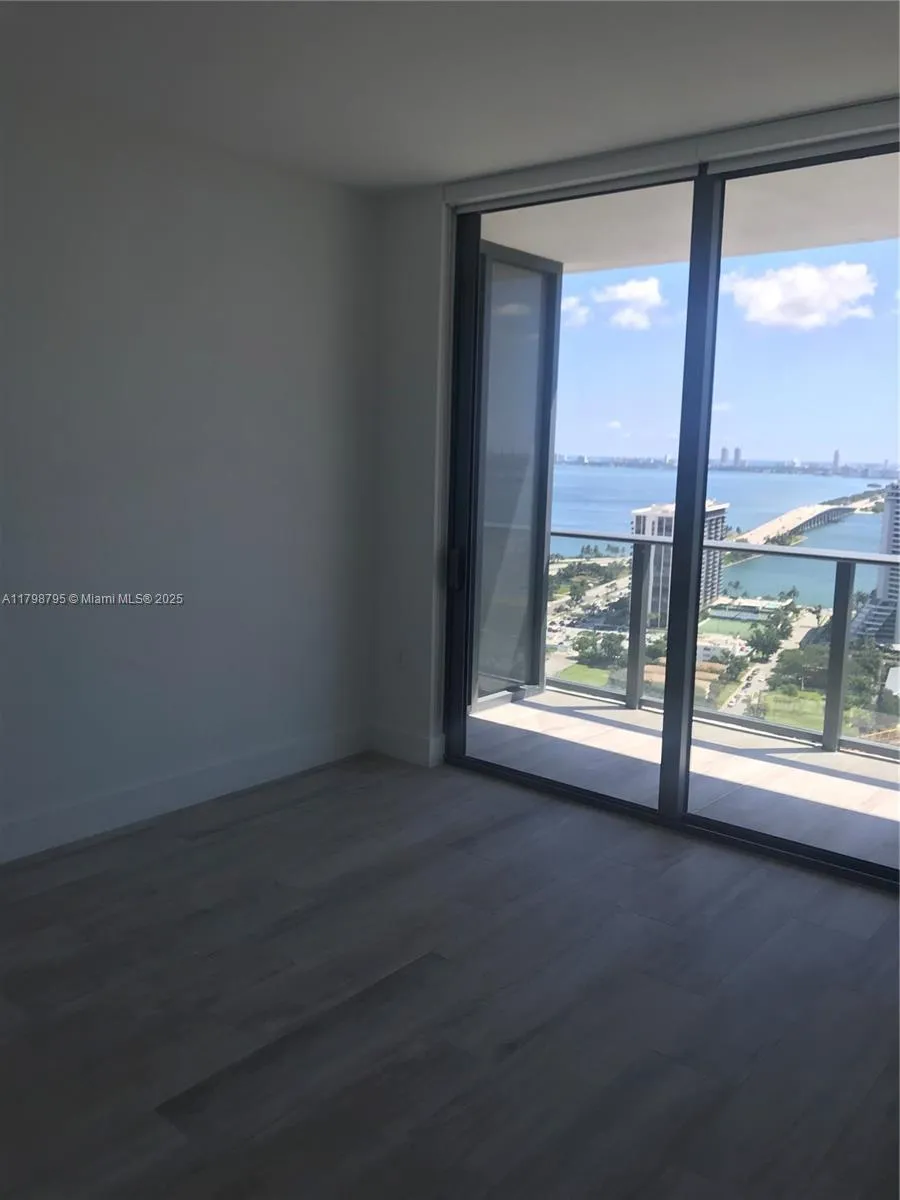 Miami, Florida 33137, United States, 2 Bedrooms Bedrooms, ,2 BathroomsBathrooms,Residential,Pending,124617