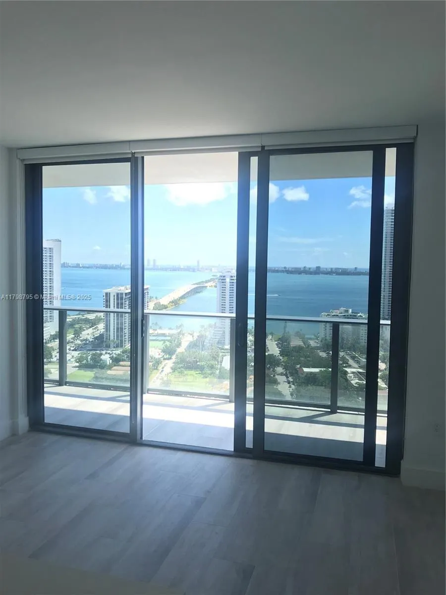 Miami, Florida 33137, United States, 2 Bedrooms Bedrooms, ,2 BathroomsBathrooms,Residential,Pending,124617