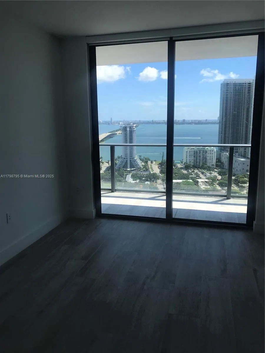 Miami, Florida 33137, United States, 2 Bedrooms Bedrooms, ,2 BathroomsBathrooms,Residential,Pending,124617