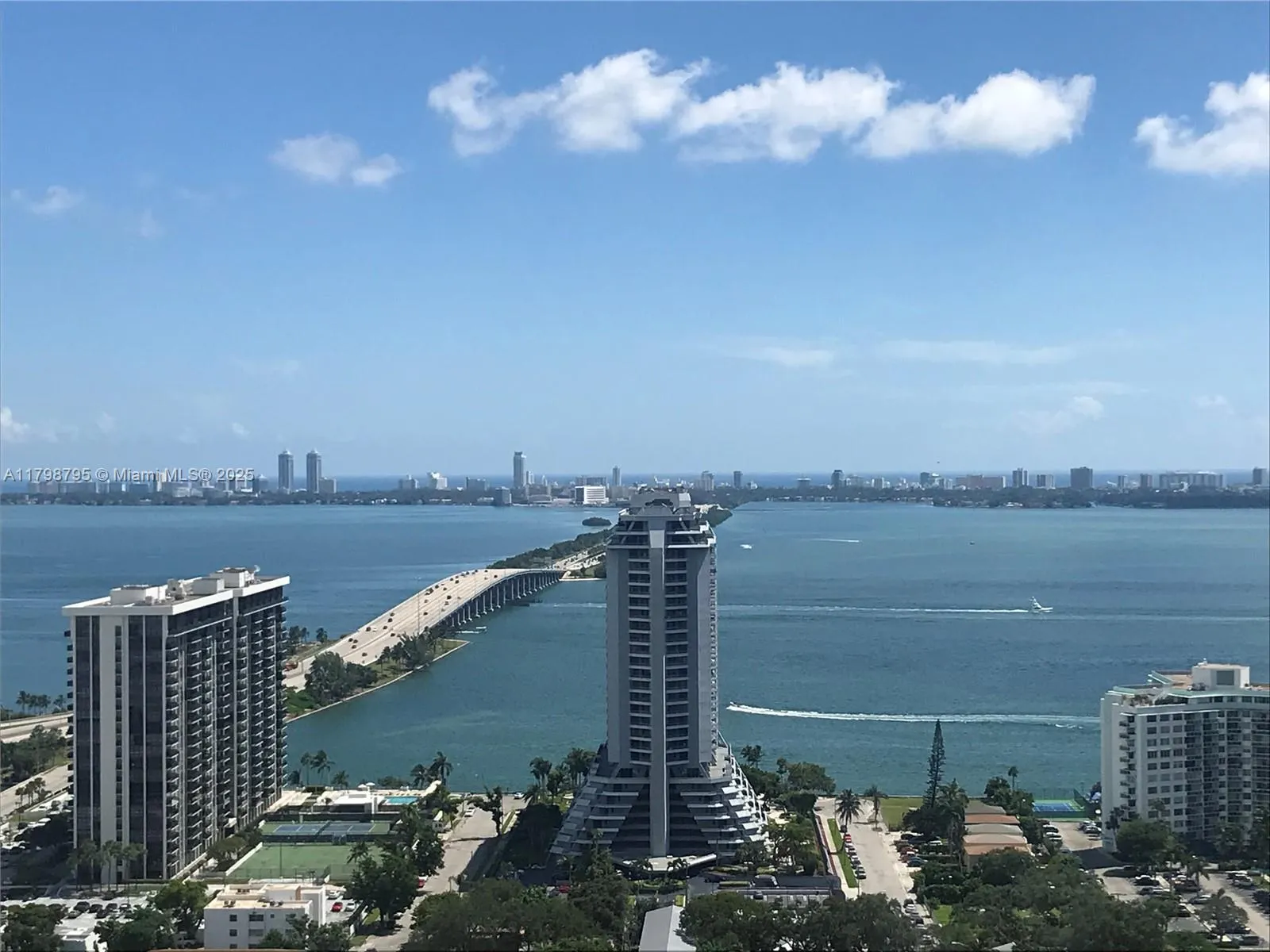 Miami, Florida 33137, United States, 2 Bedrooms Bedrooms, ,2 BathroomsBathrooms,Residential,Pending,124617