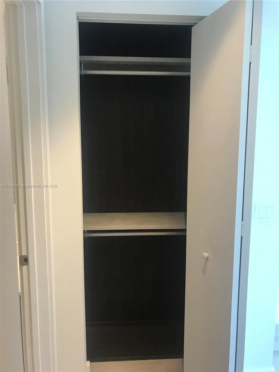 Miami, Florida 33137, United States, 2 Bedrooms Bedrooms, ,2 BathroomsBathrooms,Residential,Pending,124617