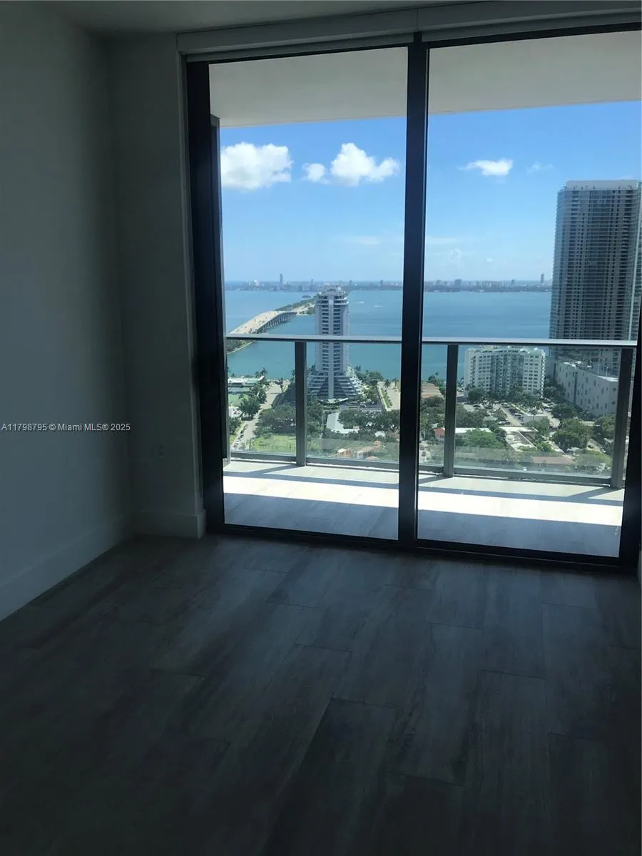 Miami, Florida 33137, United States, 2 Bedrooms Bedrooms, ,2 BathroomsBathrooms,Residential,Pending,124617