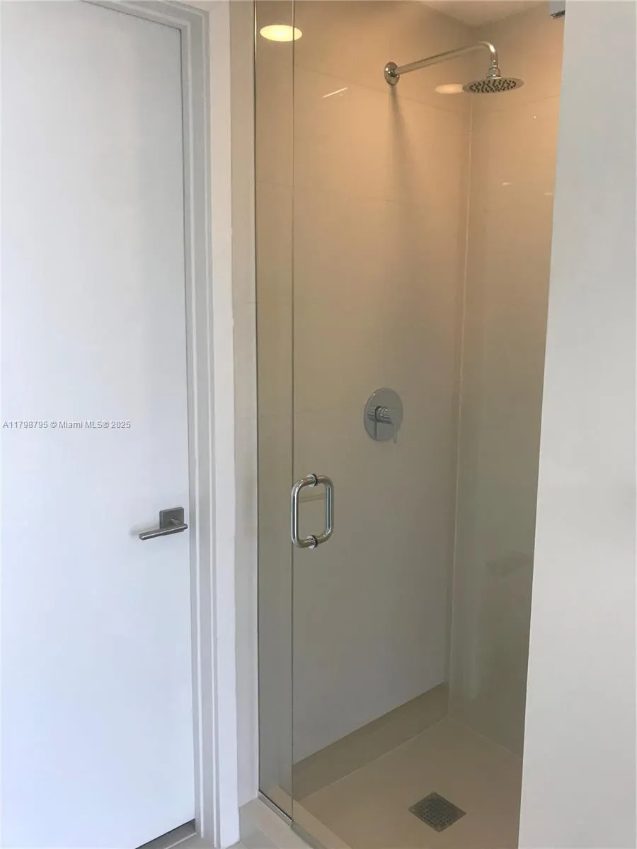 Miami, Florida 33137, United States, 2 Bedrooms Bedrooms, ,2 BathroomsBathrooms,Residential,Pending,124617