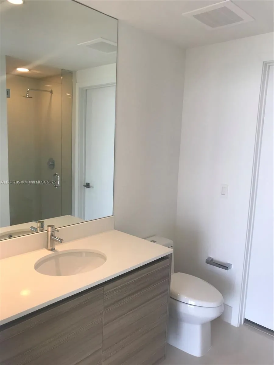 Miami, Florida 33137, United States, 2 Bedrooms Bedrooms, ,2 BathroomsBathrooms,Residential,Pending,124617