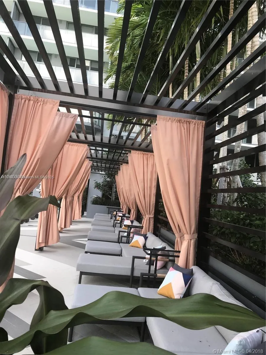 Miami, Florida 33137, United States, 2 Bedrooms Bedrooms, ,2 BathroomsBathrooms,Residential,Pending,124617