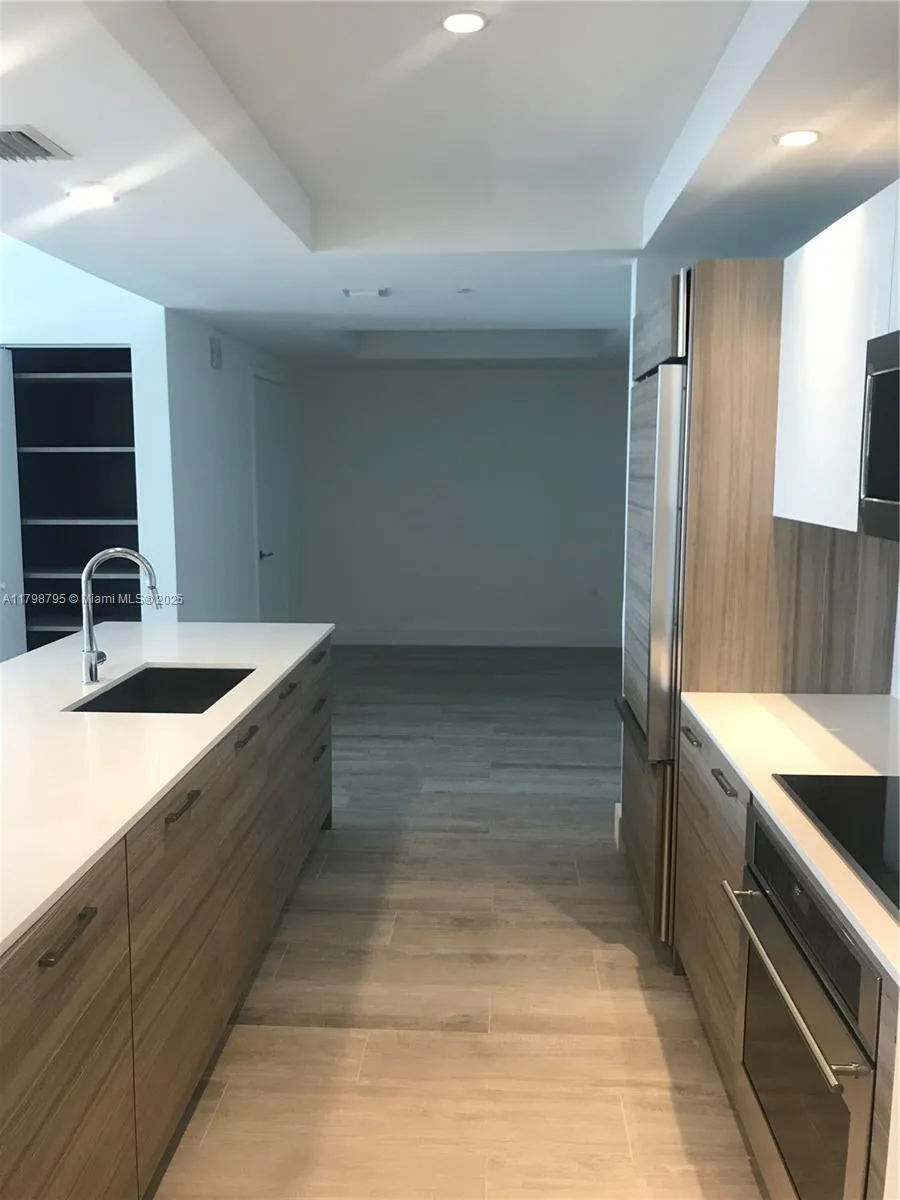 Miami, Florida 33137, United States, 2 Bedrooms Bedrooms, ,2 BathroomsBathrooms,Residential,Pending,124617