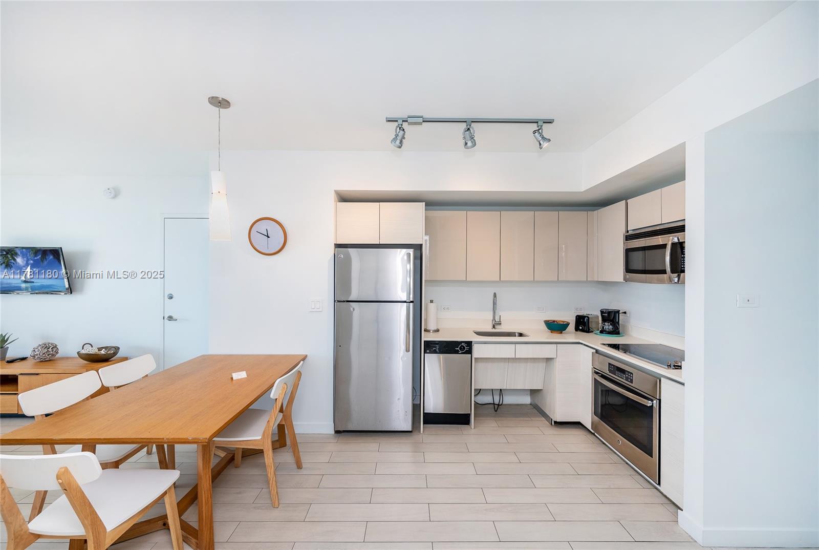 BEACHWALK CONDOMINIUM - Residential