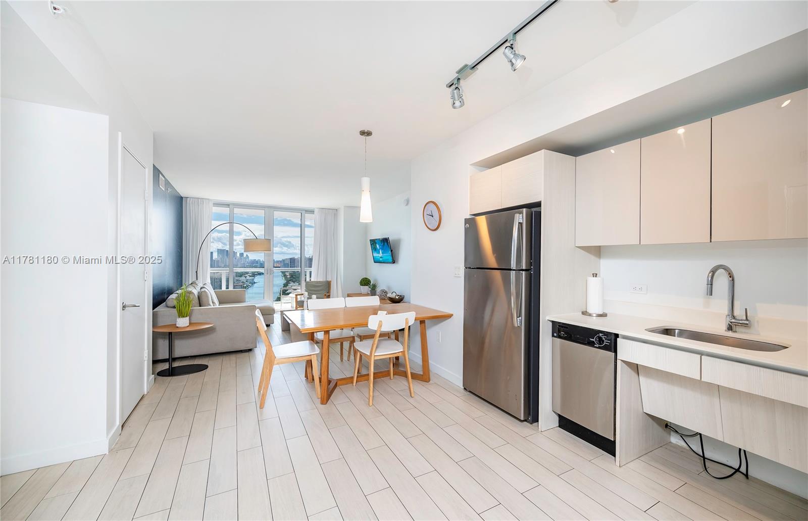 BEACHWALK CONDOMINIUM - Residential