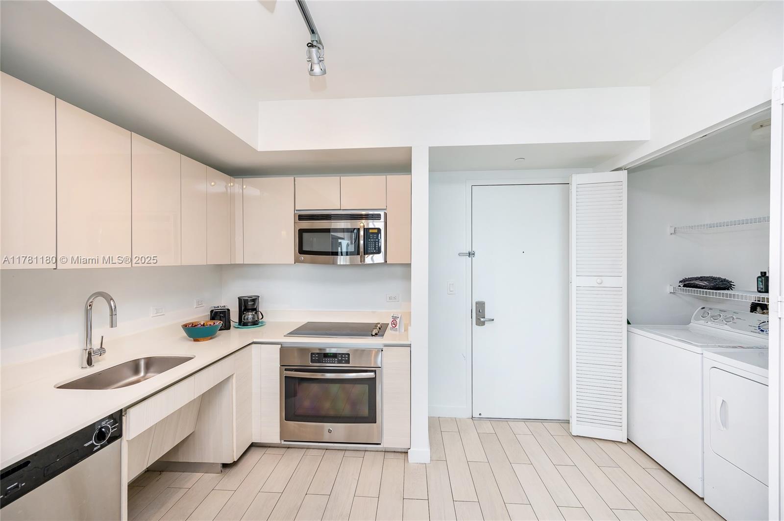 BEACHWALK CONDOMINIUM - Residential