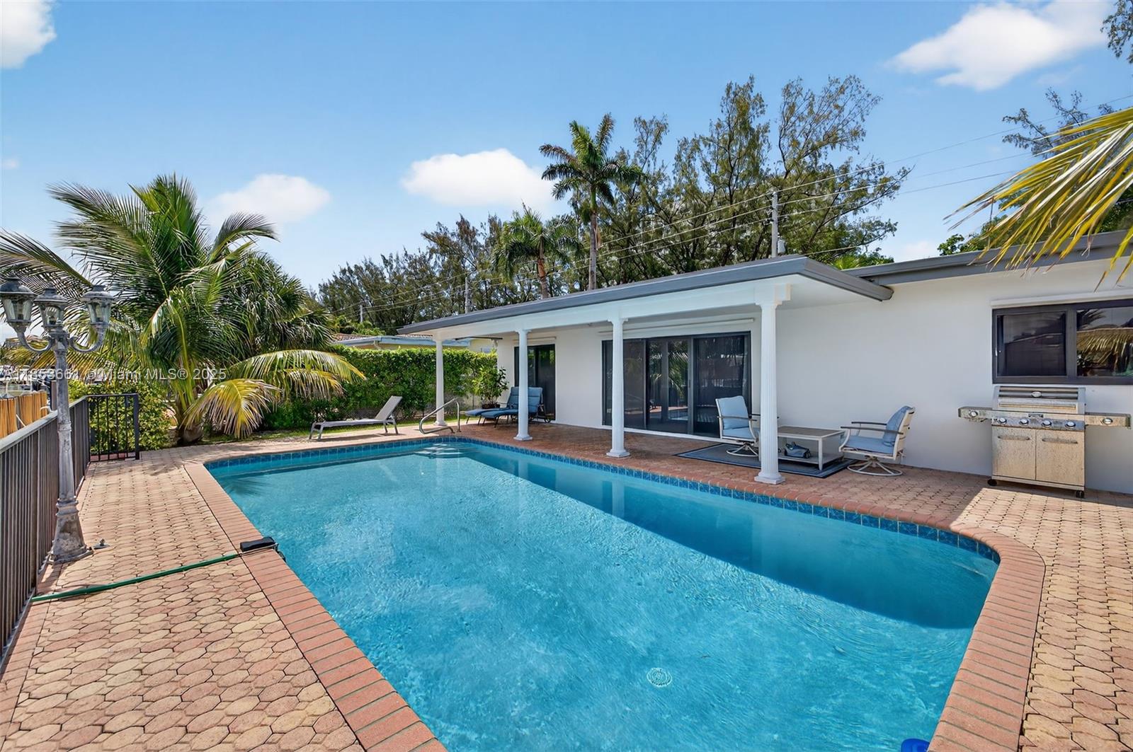 POMPANO ISLES - Residential
