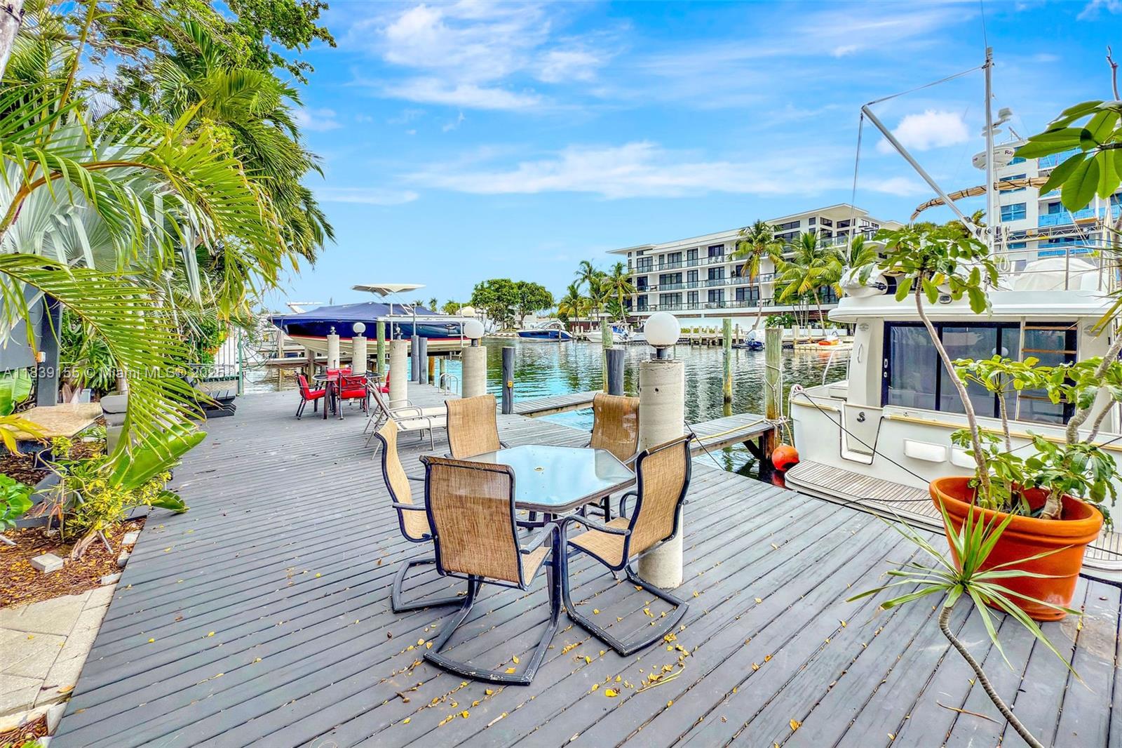 322 Hendricks Isle 3