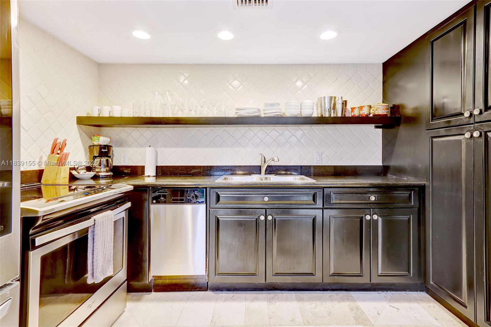 VICTORIA ISLES - Residential Lease
