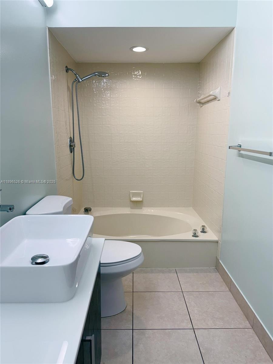 EMBASSY LAKES - Residential Lease