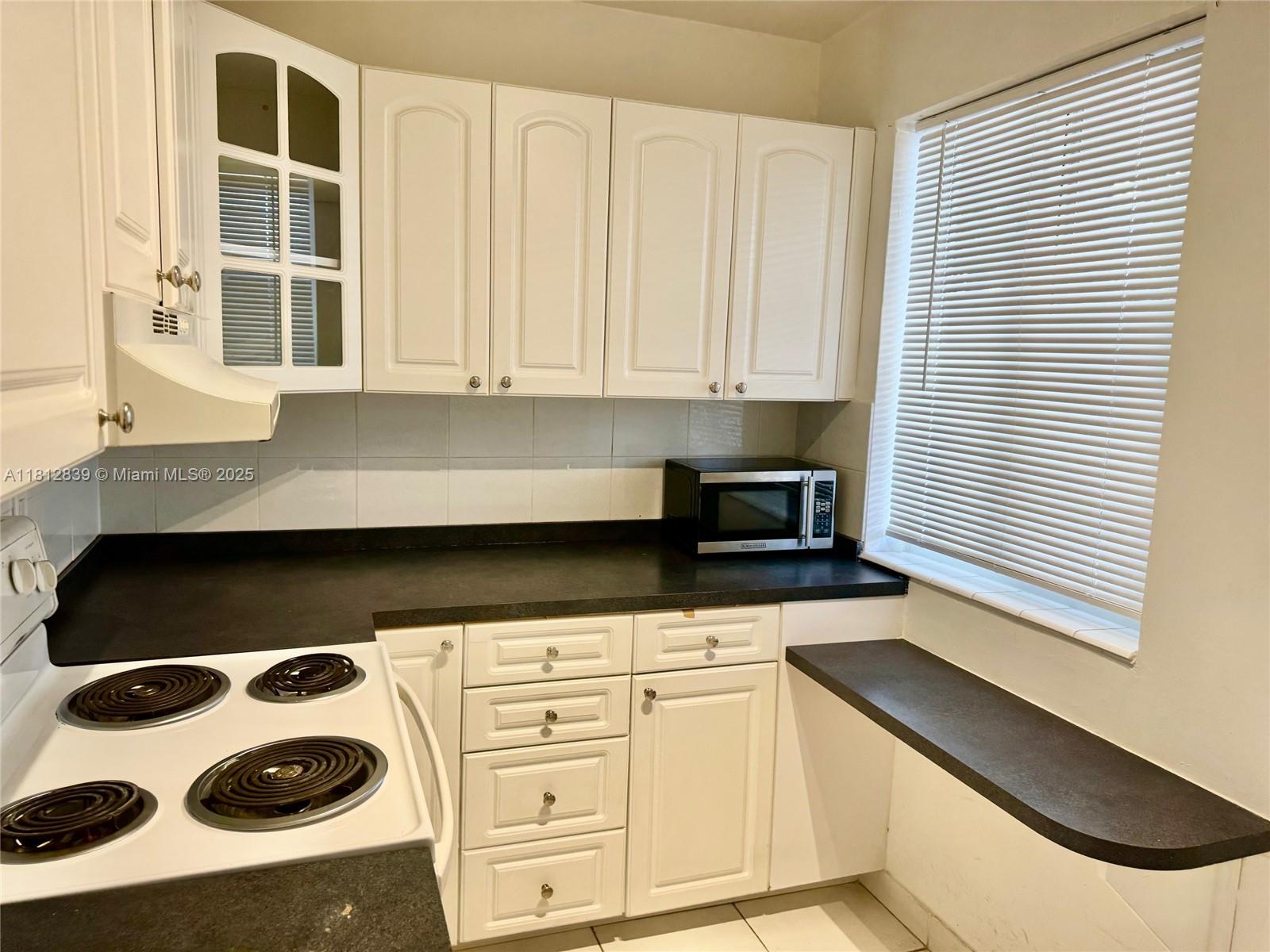 Rental Property at 2380 Diana Dr 02, Hallandale Beach, Broward County, Florida - Bedrooms: 2 
Bathrooms: 2  - $2,500 MO.
