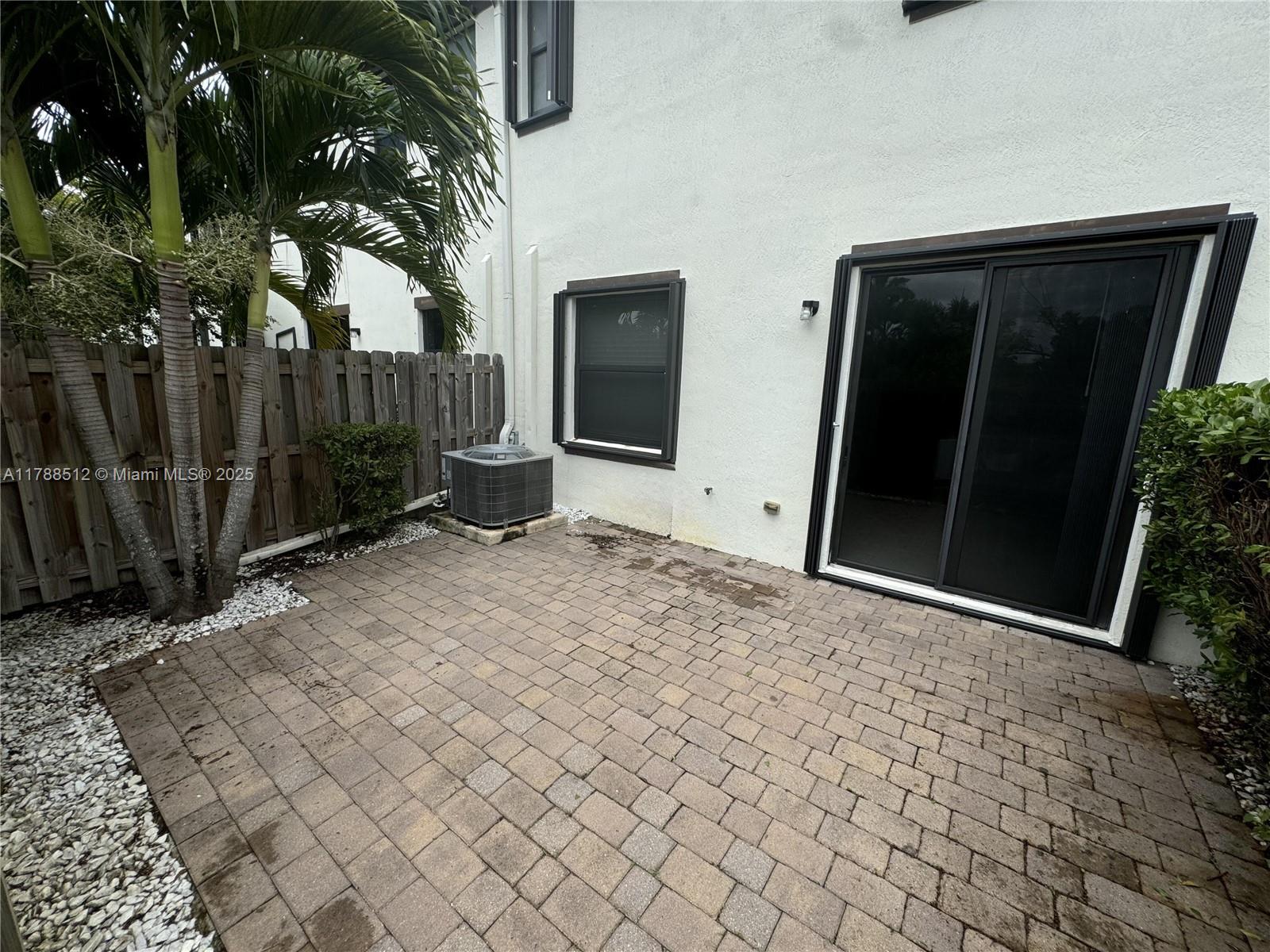 BRETON PARK AT DAVIE - Residential