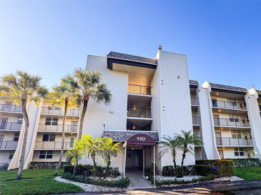 Updated top-floor 2BD/2BA condo with stunning lake views in the heart of Davie. Features include a new water heater (2024), smart home upgrades (lock, thermostat, lights, camera), and a modern kitchen and refreshed bathroom (2021). Located in Pine Island Ridge with access to a clubhouse, tennis, two restaurants, sauna, community and building pools, plus nearby hiking trails. Recently updated roof, pool, and common areas. Upcoming upgrades include new asphalt, elevator renovation, and internet included in HOA fees (2026). HOA covers water, garbage, pest control, and TV.