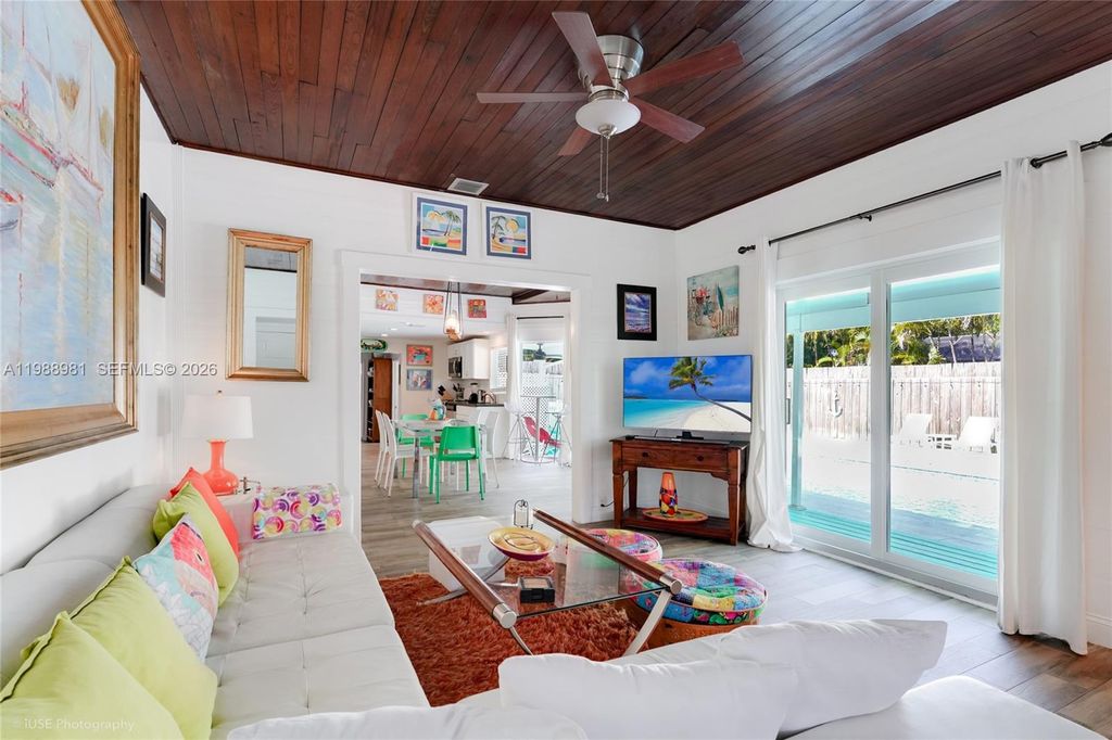 Photo of 212 SW 1st Ave, Hallandale Beach, FL 33009 (MLS # A11988981)