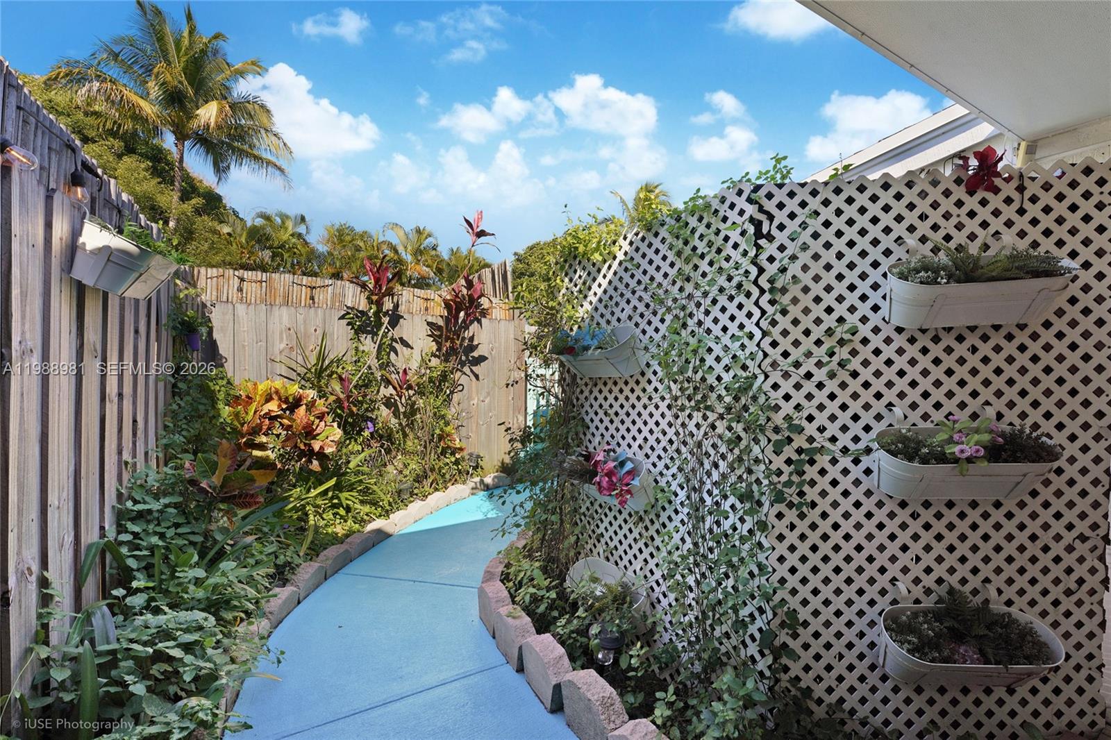 TOWN OF HALLANDALE - Residential Lease