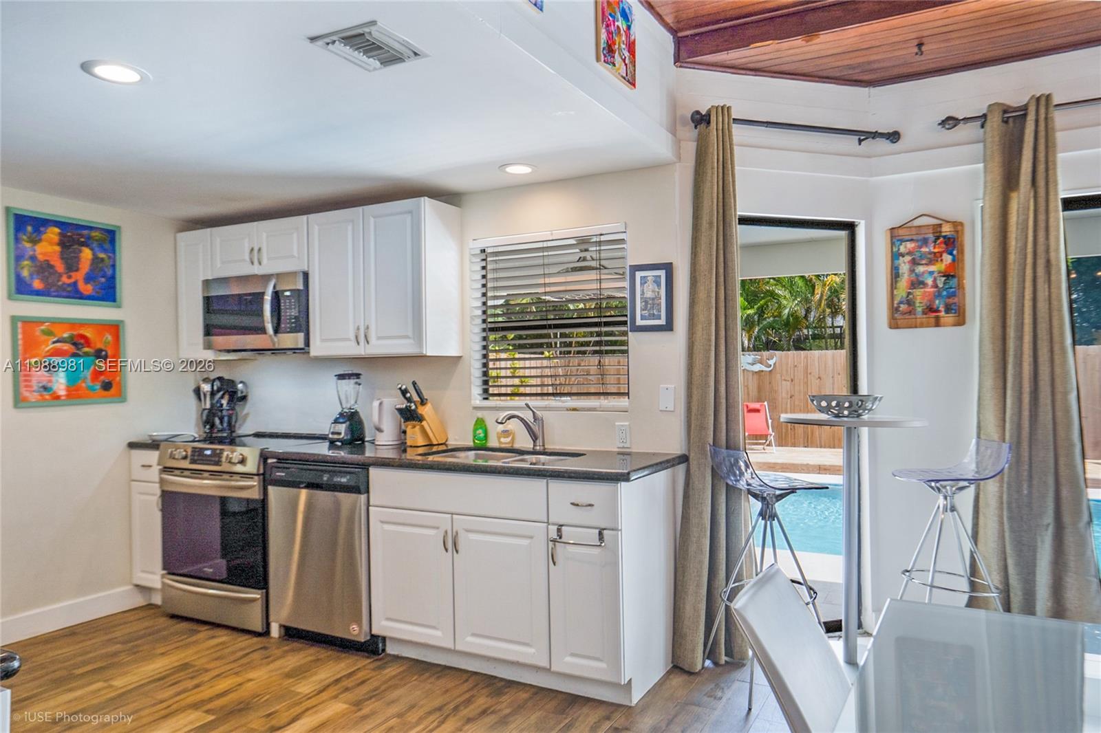 TOWN OF HALLANDALE - Residential Lease