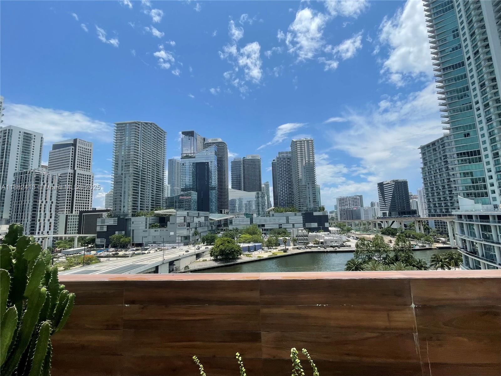 WIND CONDO - Residential