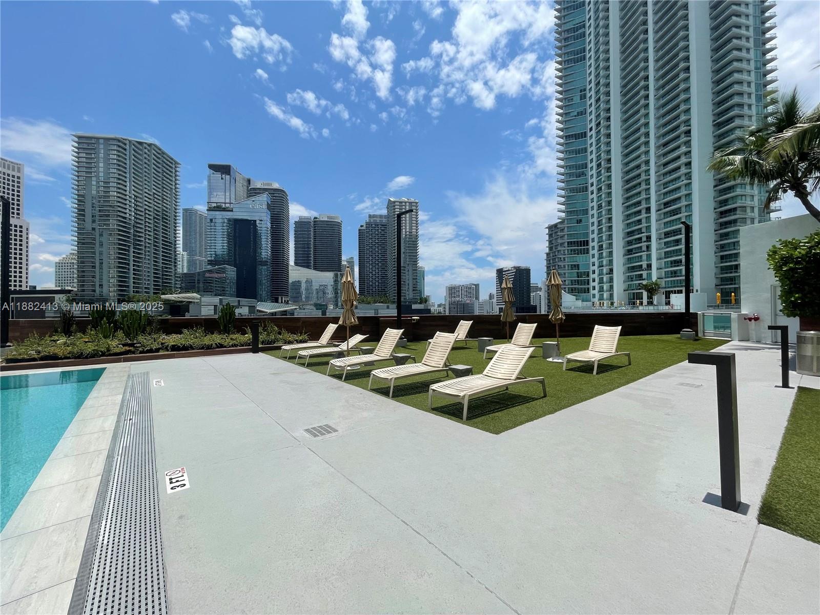 WIND CONDO - Residential