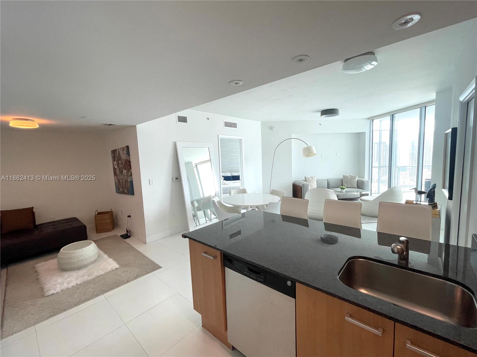 WIND CONDO - Residential