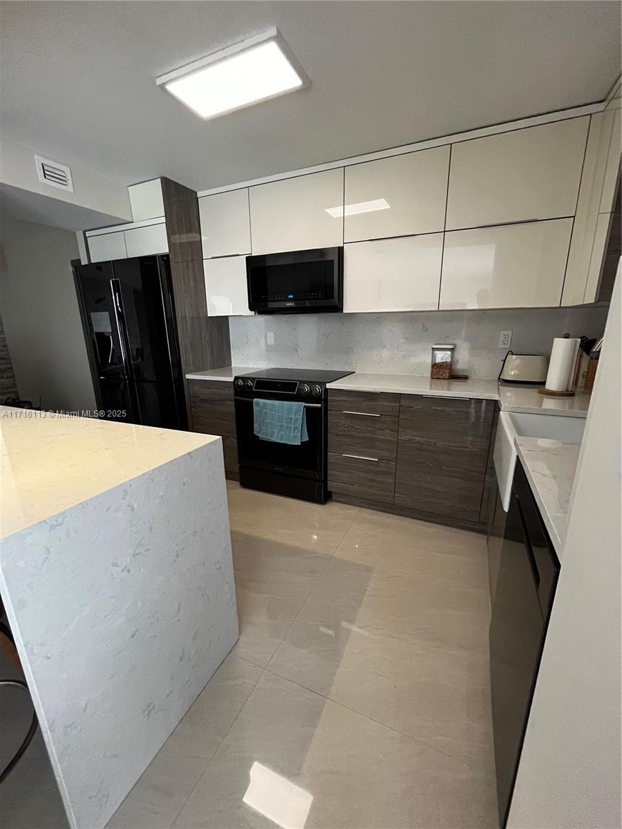 GOLDEN SURF TOWERS CONDO - Residential