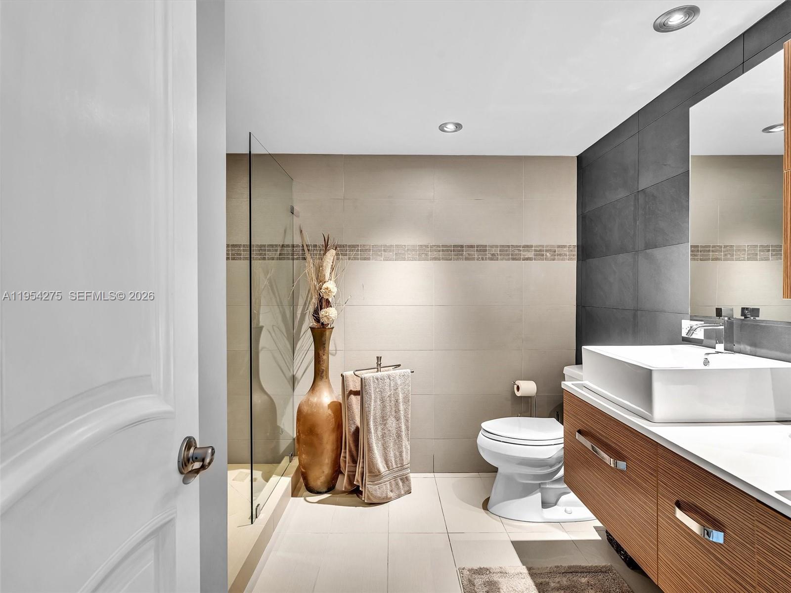 AVANT GARDE CONDO - Residential