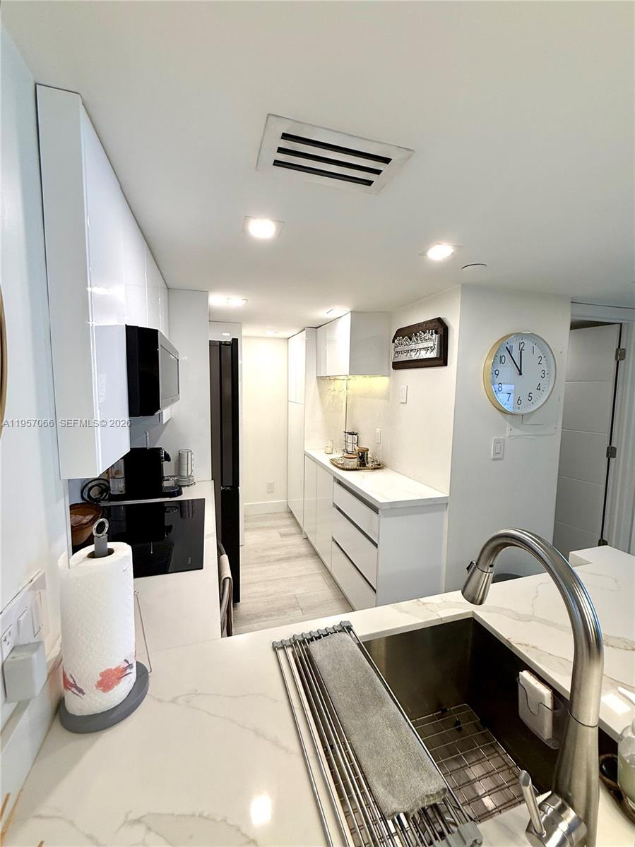 ISOLA CONDO - Residential