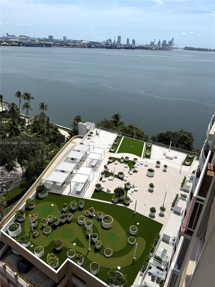 ISOLA CONDO - Residential