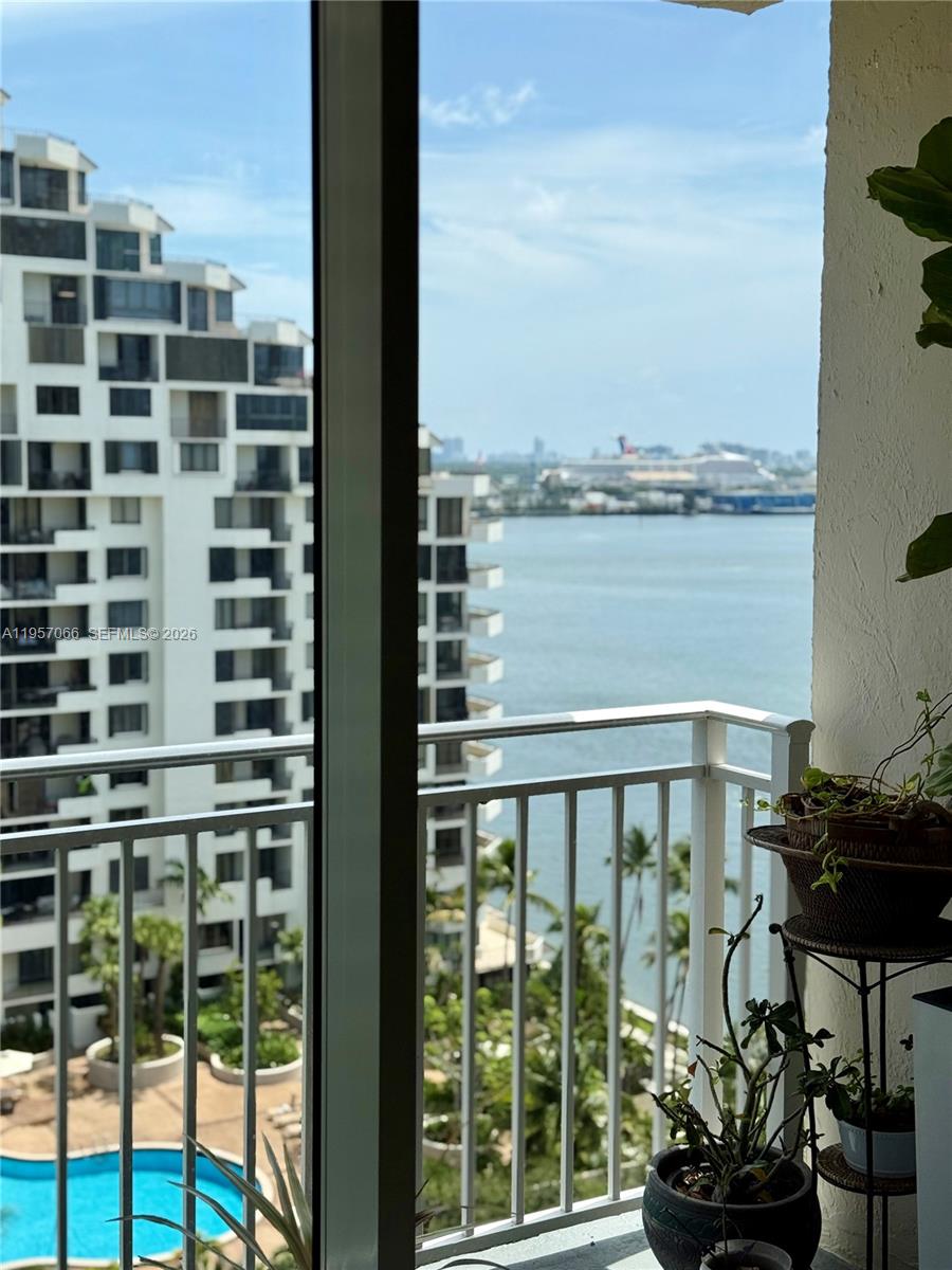 ISOLA CONDO - Residential