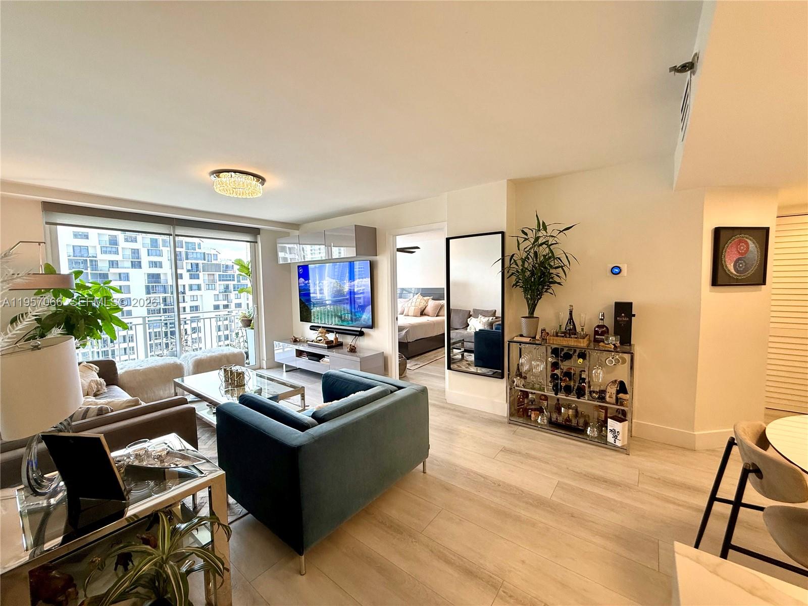 ISOLA CONDO - Residential