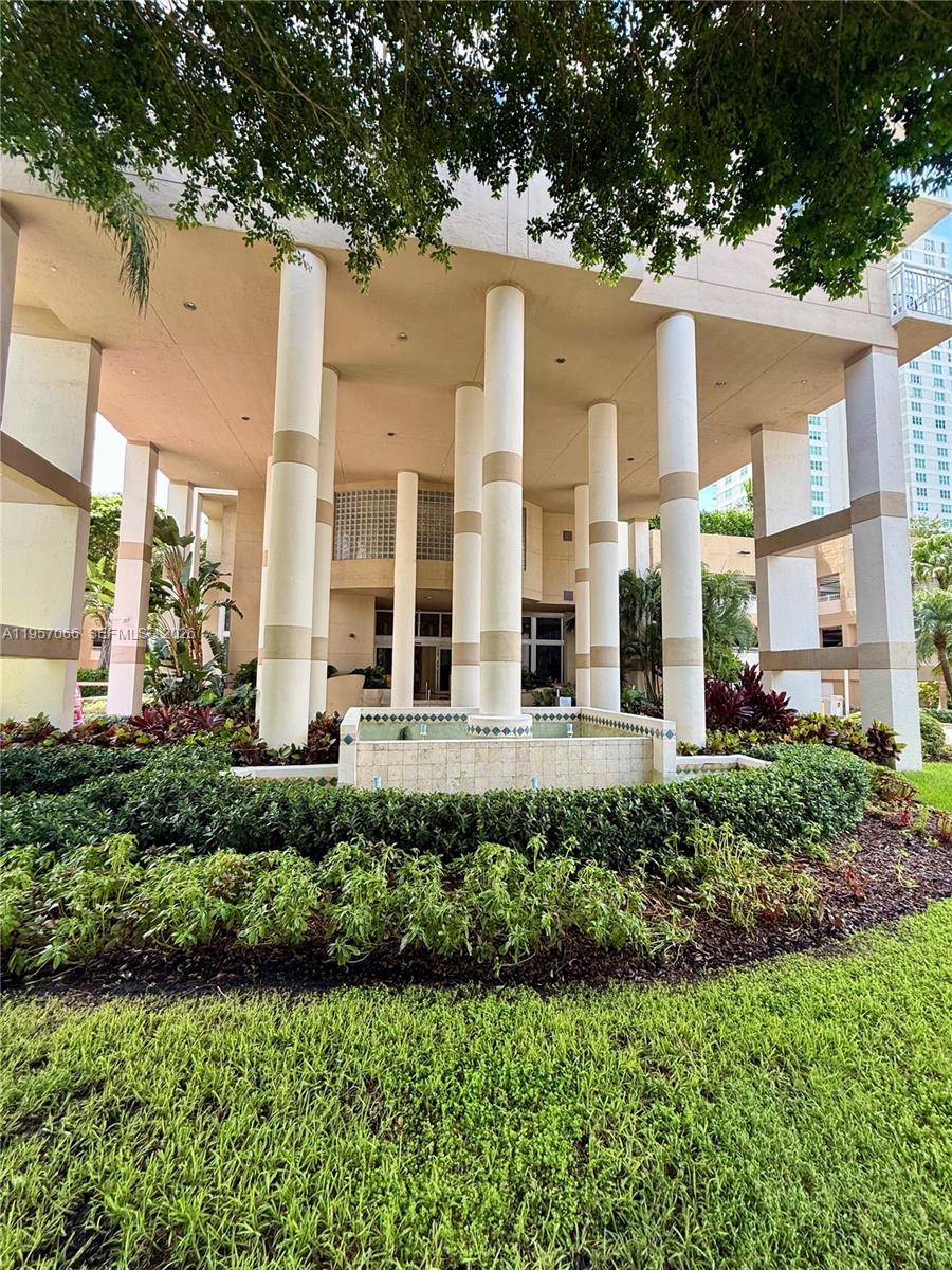 ISOLA CONDO - Residential