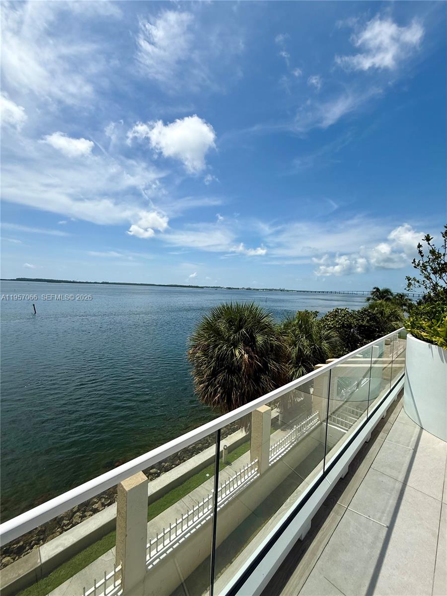 ISOLA CONDO - Residential