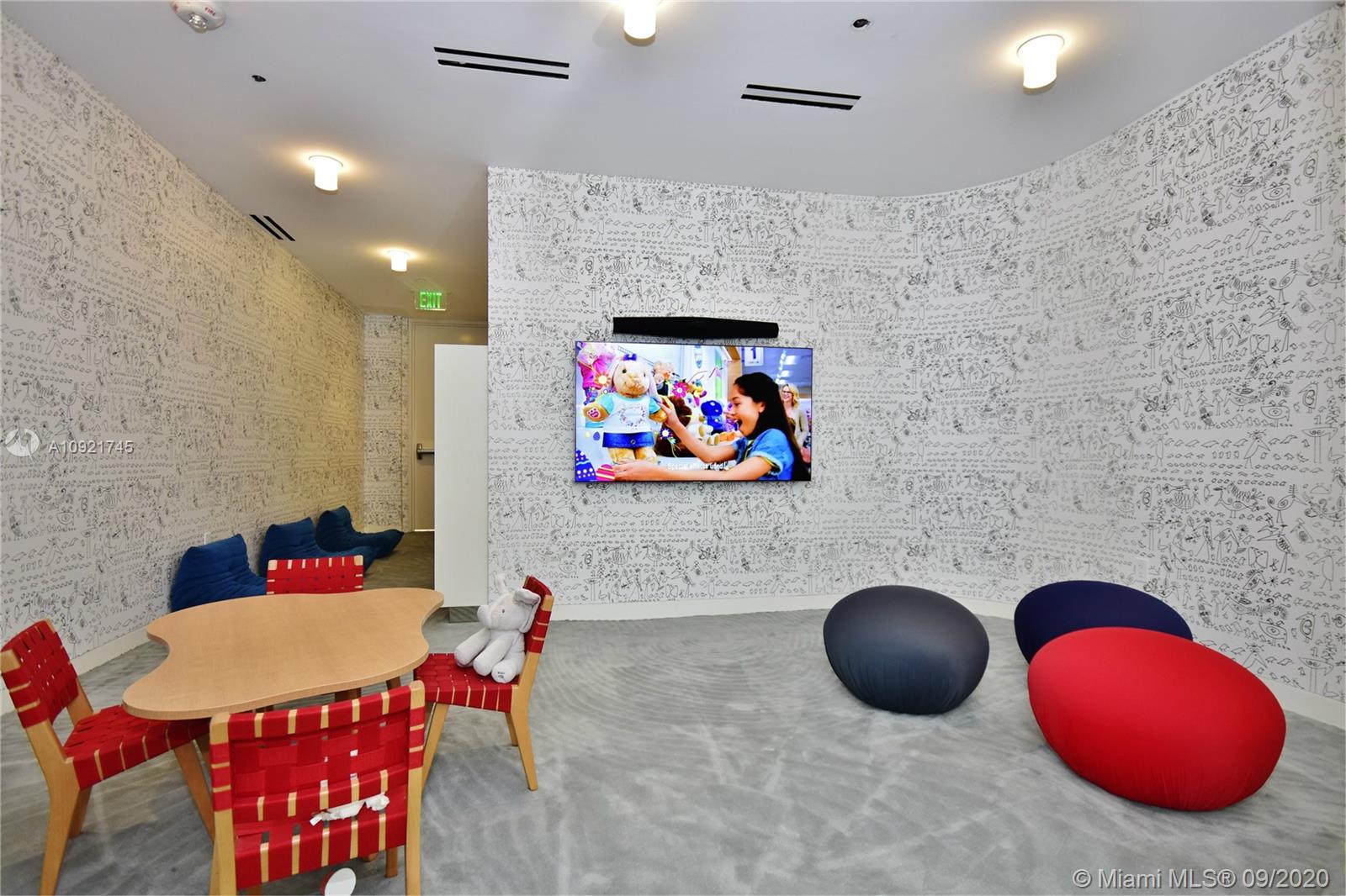 JADE SIGNATURE CONDO - Residential