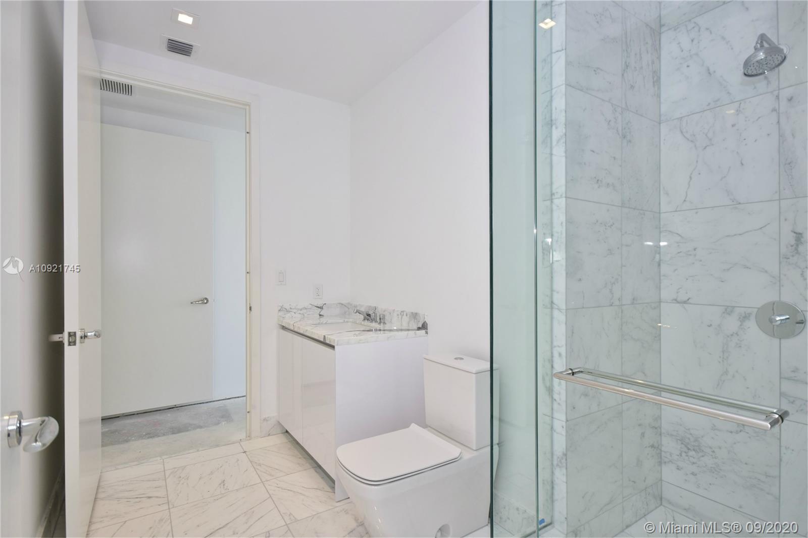 JADE SIGNATURE CONDO - Residential