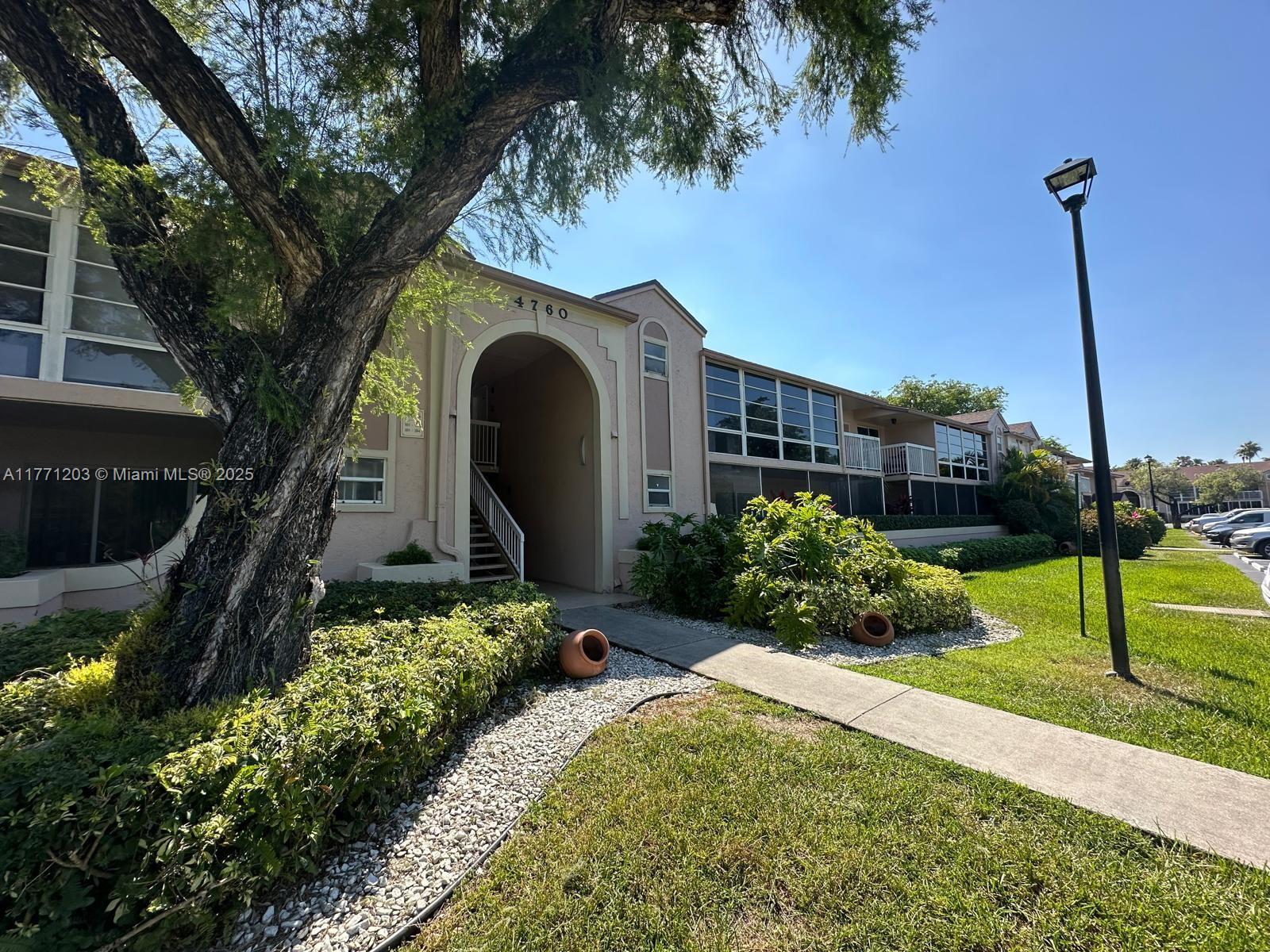 4760 Nw 102nd Ave 104-12, Doral, Miami-Dade County, Florida - 2 Bedrooms  
2 Bathrooms - 