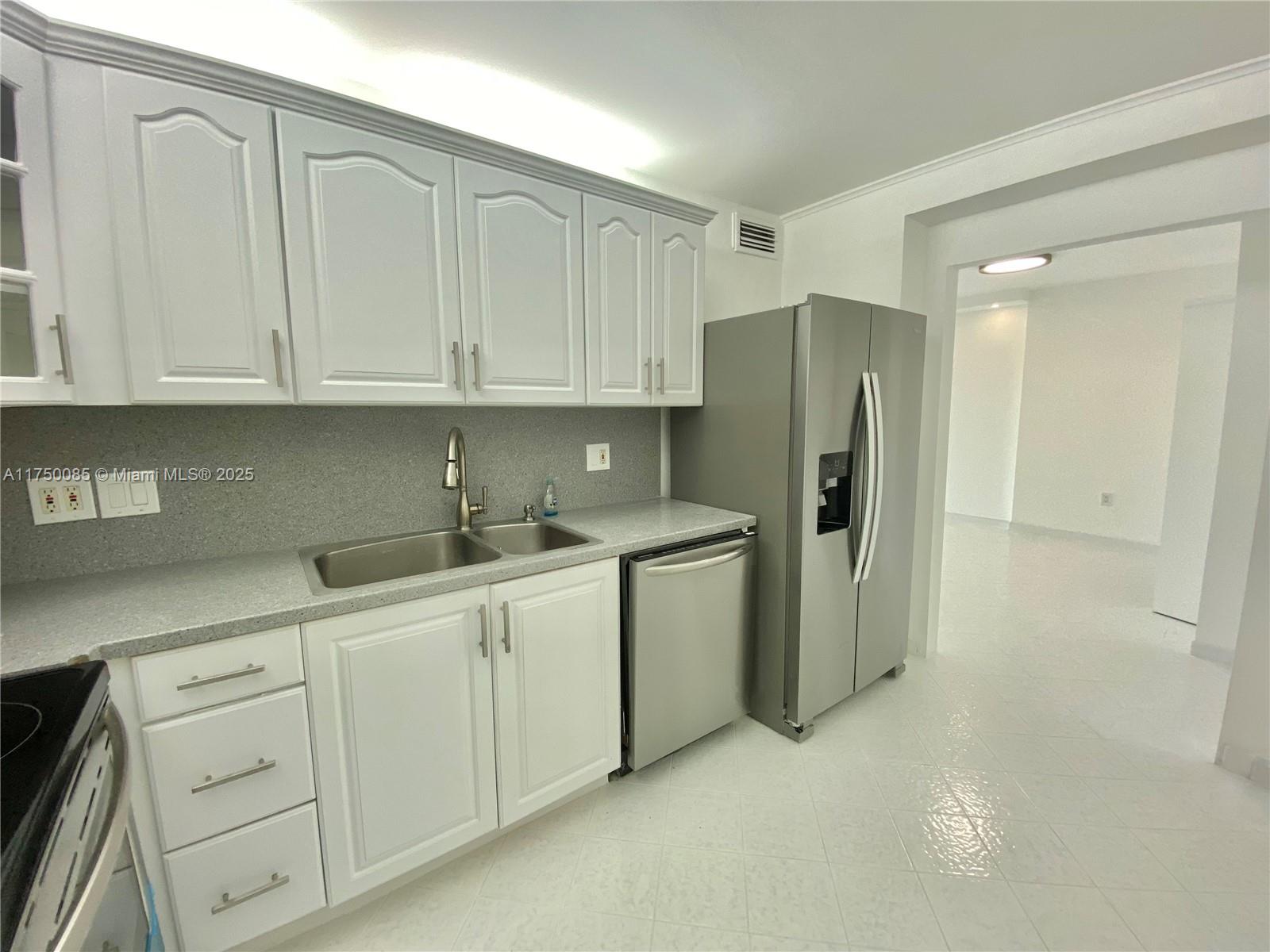 Rental Property at 400 Kings Point Dr 929, Sunny Isles Beach, Miami-Dade County, Florida - Bedrooms: 1 
Bathrooms: 1  - $2,100 MO.