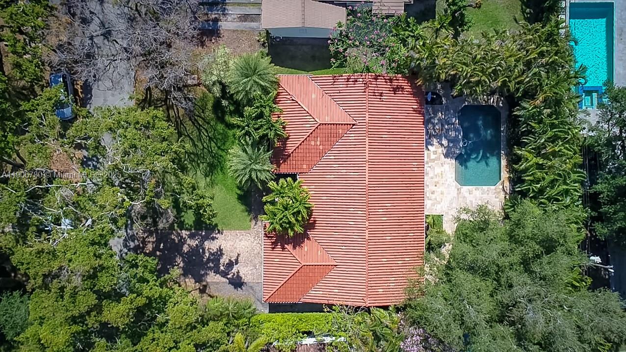 CORAL GABLES C C SEC 3 - Residential Lease