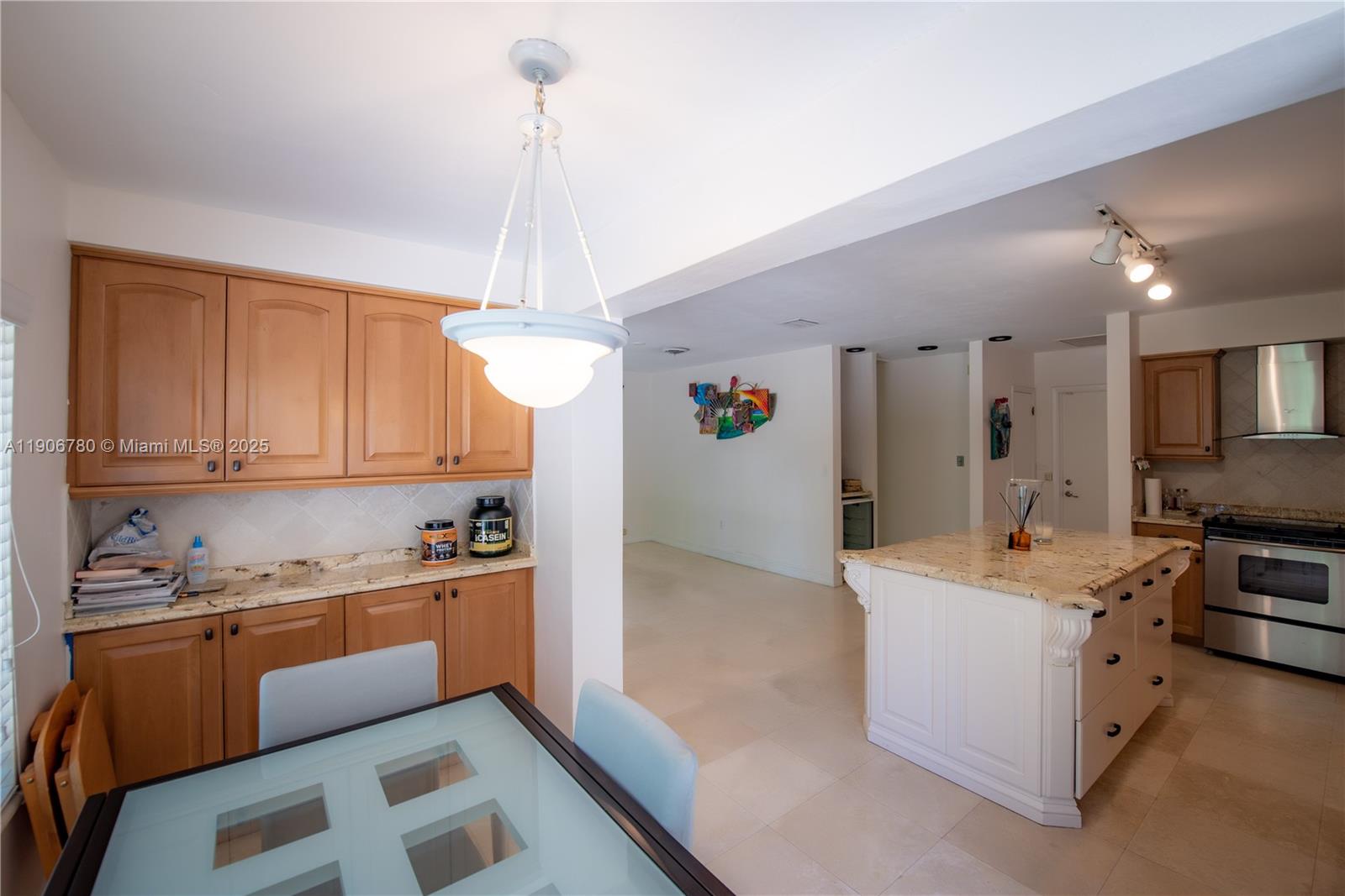 CORAL GABLES C C SEC 3 - Residential Lease