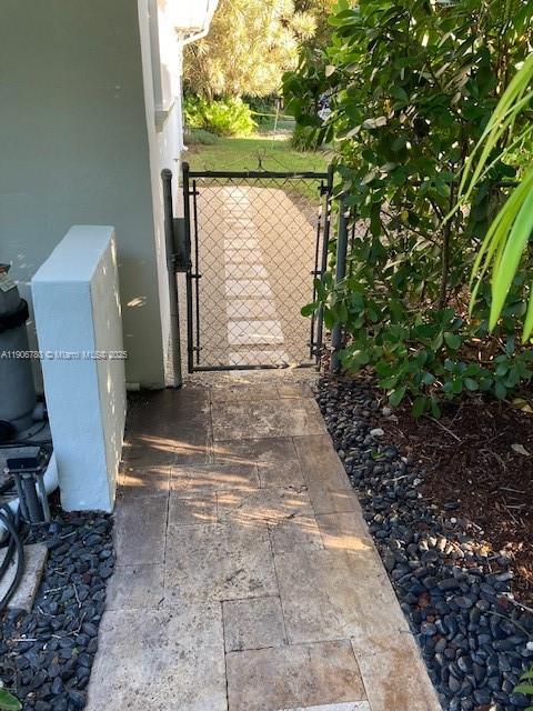 CORAL GABLES C C SEC 3 - Residential Lease