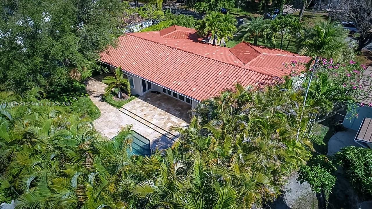 CORAL GABLES C C SEC 3 - Residential Lease