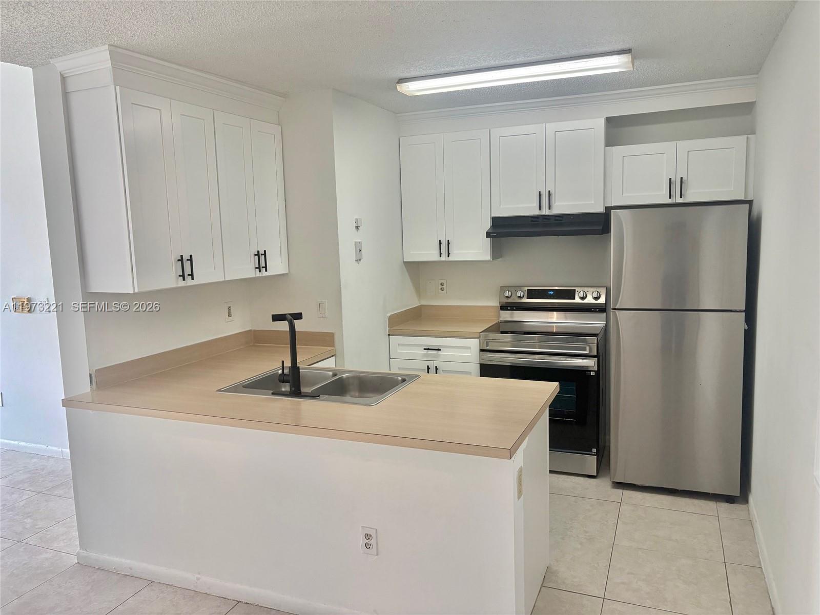 LA HACIENDA COUNTRY CLUB - Residential