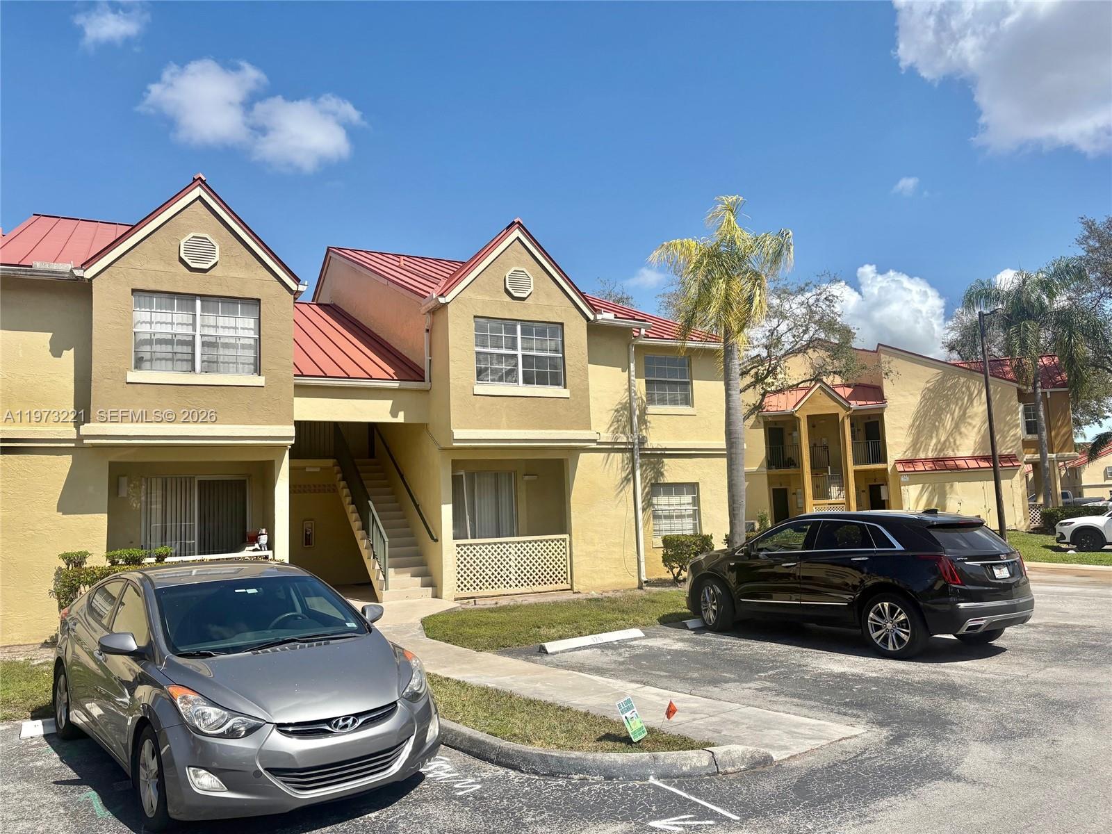 LA HACIENDA COUNTRY CLUB - Residential