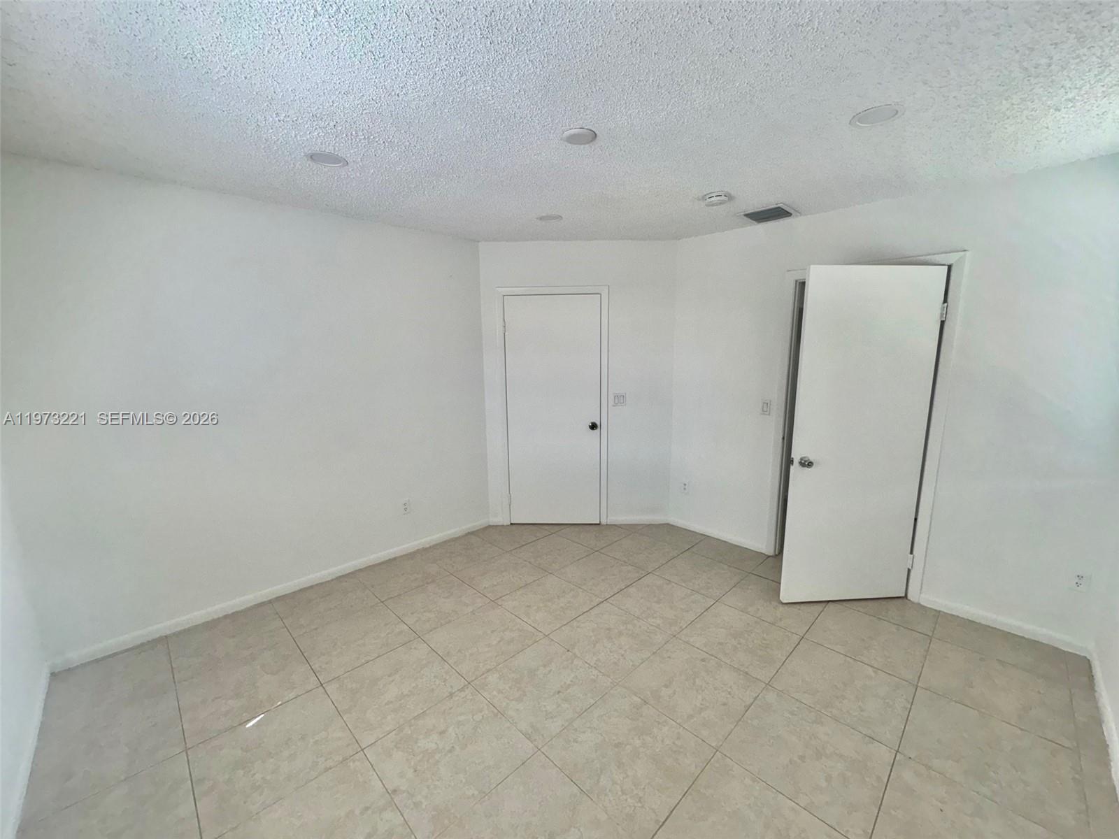 LA HACIENDA COUNTRY CLUB - Residential