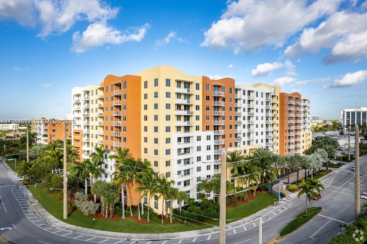 VENTURE AT AVENTURA EAST - Residential