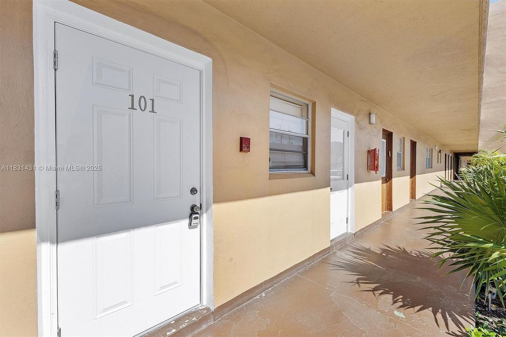 Photo of 219 NE 14th Ave #101, Hallandale Beach, FL 33009 (MLS # A11831431)