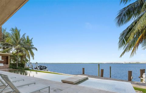 Photo of 825 E Dilido Dr, Miami Beach, FL 33139 (MLS # A12004196)