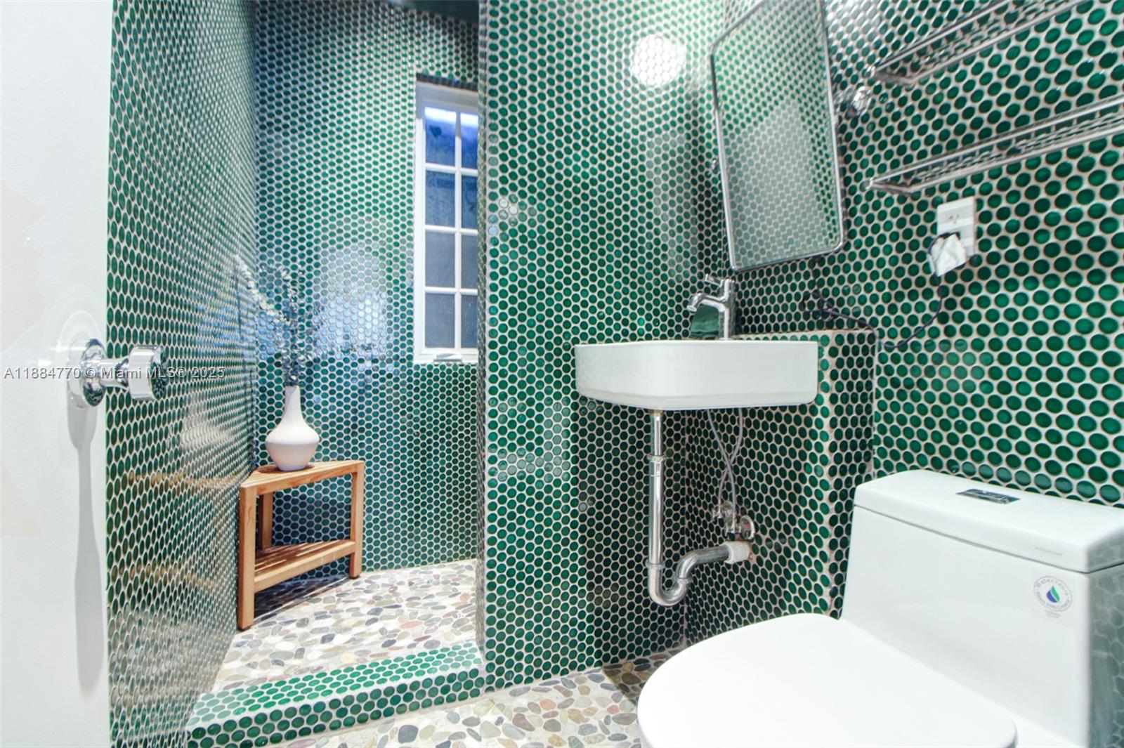 DON-BAR CONDO - Residential