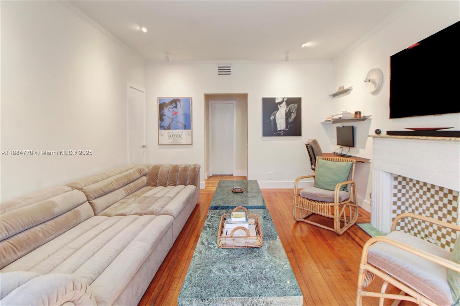 DON-BAR CONDO - Residential